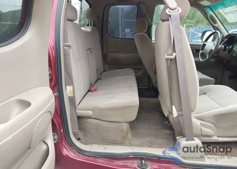 2000 Toyota Tundra Sr5 V8 z USA, uszkodzony, nr VIN 5TBBT4415YS029568